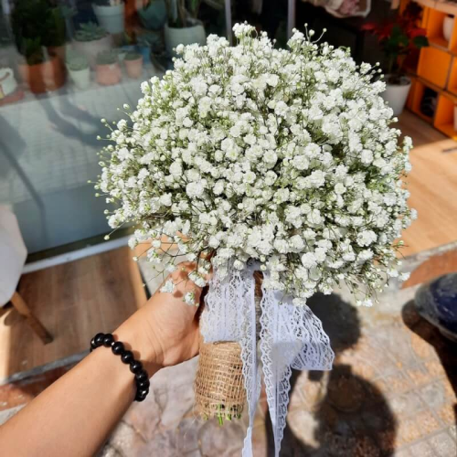 Hoa cô dâu cầm tay