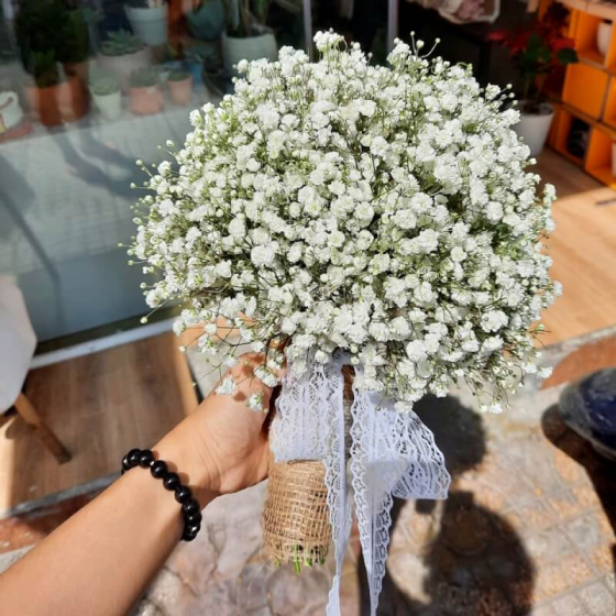 Hoa cô dâu cầm tay